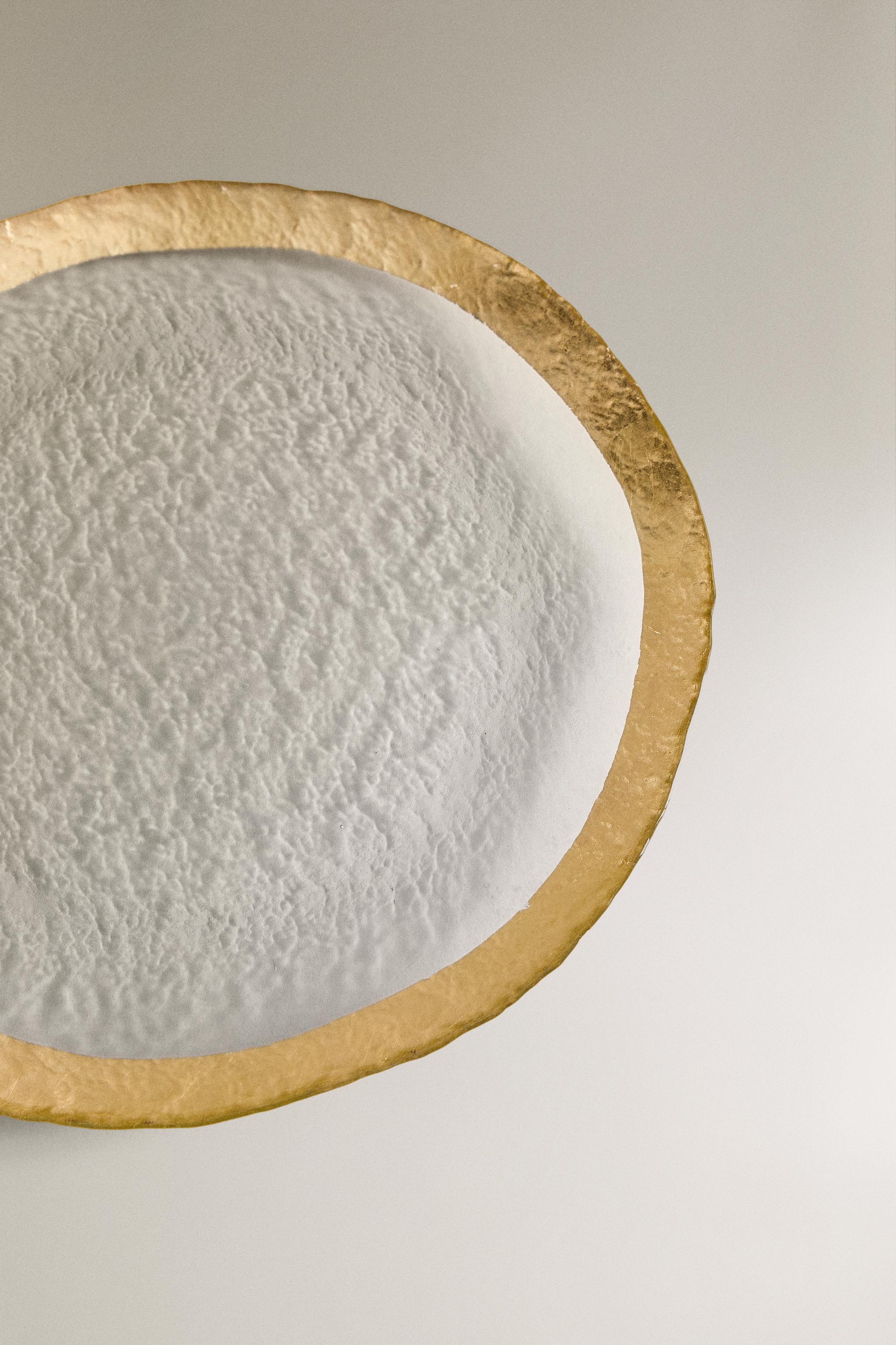 GOLD-RIMMED GLASS CHARGER PLATE